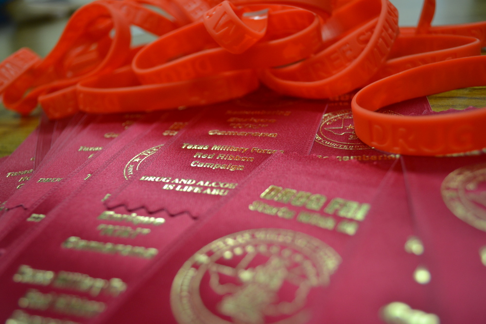 Canyon Vista students will receive red ribbons and bracelets this week. Photo by Nicole