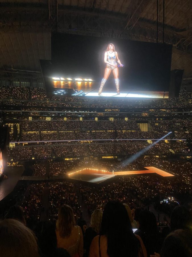 Taylor Swift performing the Lover era.